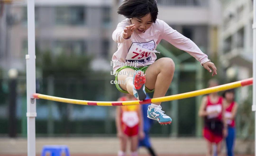 芬兰运动员跳高比赛获胜引领全场热烈鼓掌